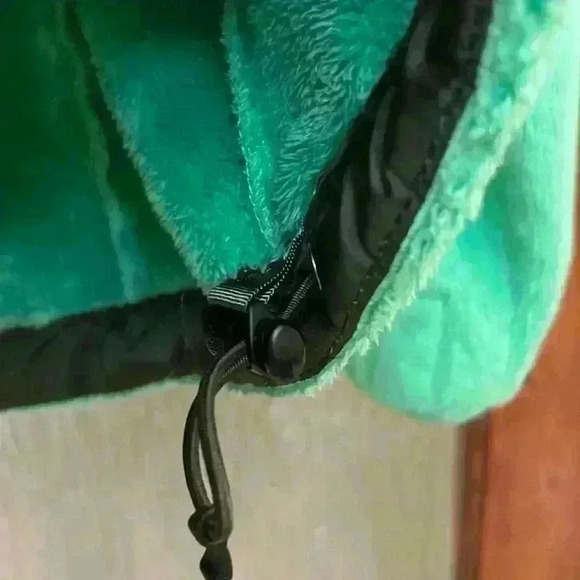 Northface Osito Jacket zip front - Picture 10 of 10